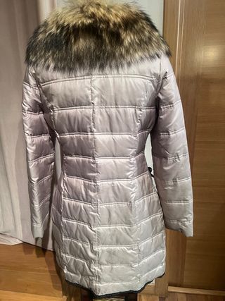 Abrigo tipo Chanel con cuello de piel