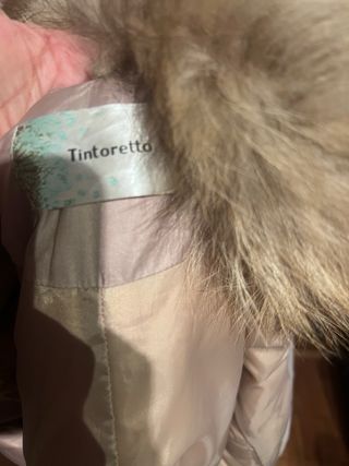 Abrigo tipo Chanel con cuello de piel