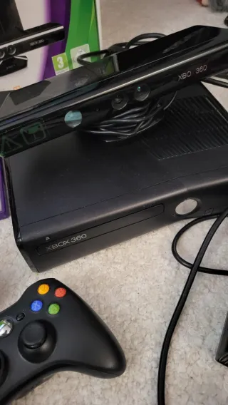 Xbox 360 Kinect 4GB + Giochi