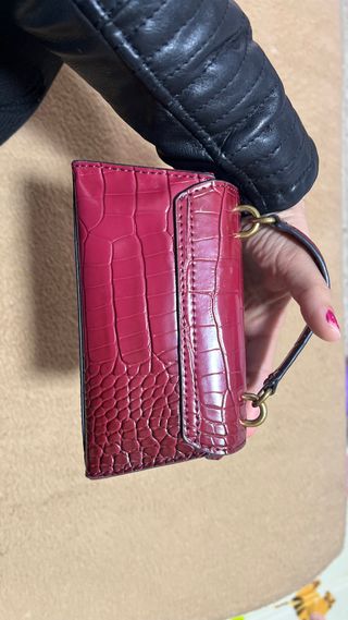 Bolso Guess Rojo Cocodrilo Nuevo