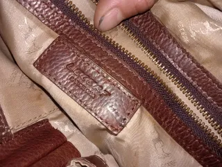 Bolso de piel marrón