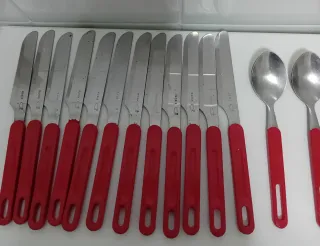 Set Cubiertos Acero Inoxidable y Plástico Rojo