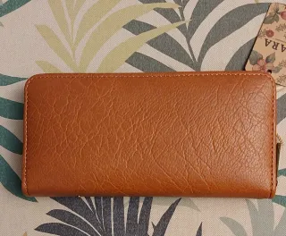 Monedero mujer marrón con tachuelas