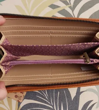 Monedero mujer marrón con tachuelas