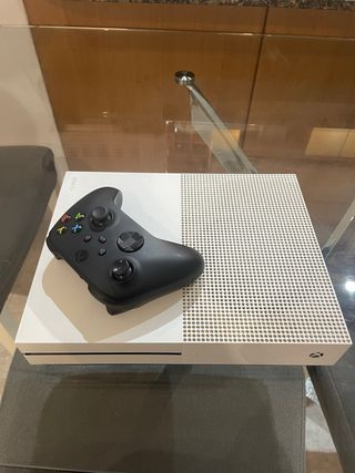 Xbox One S Blanca + Mando Negro
