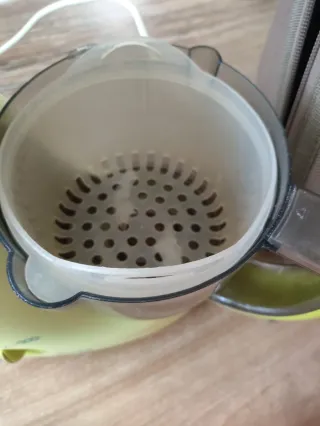 Babycook con maleta y libros