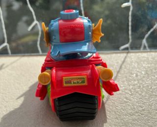 2 Coches Super Things Kid Fury y Kid Kazoom peonza