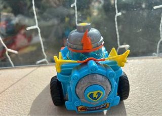 2 Coches Super Things Kid Fury y Kid Kazoom peonza
