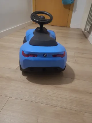 Coche correpasillos azul BMW