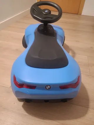 Coche correpasillos azul BMW