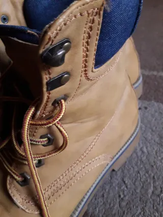 Stivali da uomo marroni e blu