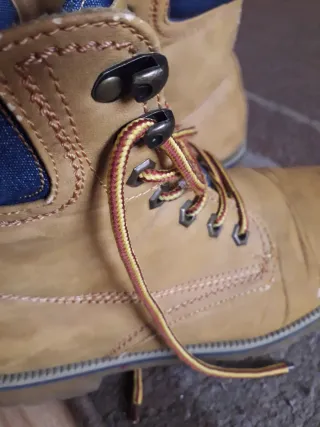 Stivali da uomo marroni e blu