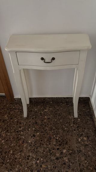 Mesita auxiliar de madera blanca