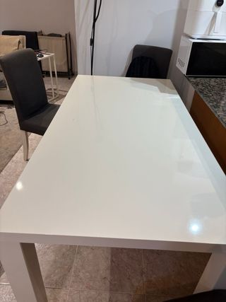 Mesa de comedor blanca + mantel