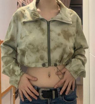 Sudadera crop verde de Zara