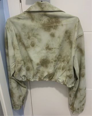 Sudadera crop verde de Zara
