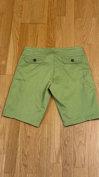 Pantalón corto verde