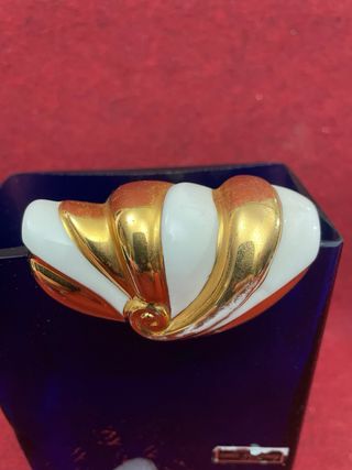 Prezioso vaso in porcellana, oro e platino