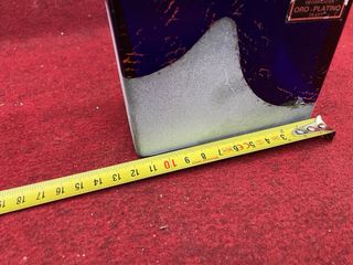 Prezioso vaso in porcellana, oro e platino