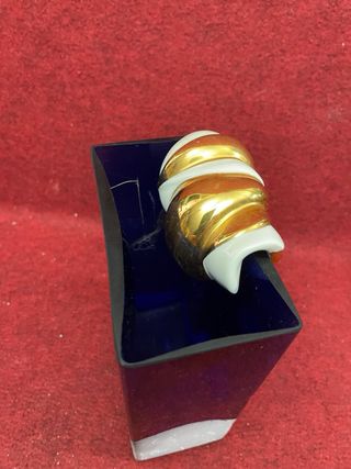 Prezioso vaso in porcellana, oro e platino