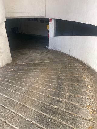 Plaza Parking coche grande en el Molinar