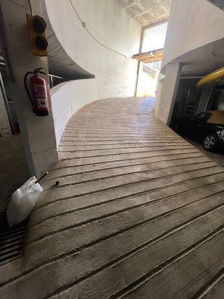 Plaza Parking coche grande en el Molinar