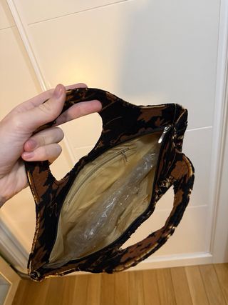 Bolso de fiesta negro con bordado y lentejuelas