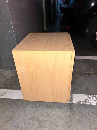 Cajonera de madera con ruedas