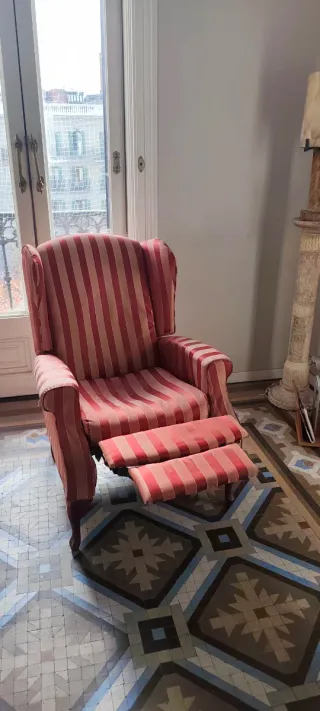 Sillón orejero tela rayas rosa ESCUCHO OFERTAS