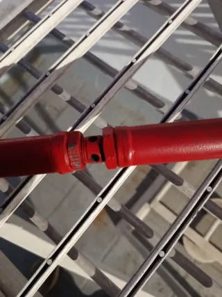 Barra de torretas universal roja