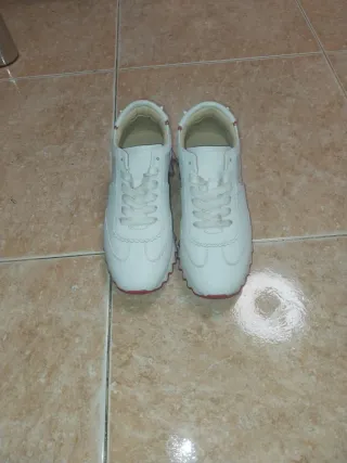 Zapatillas Christian Louboutin Blancas y Rojas