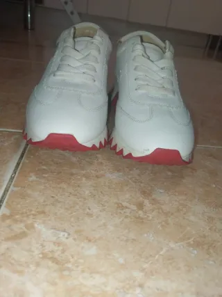 Zapatillas Christian Louboutin Blancas y Rojas