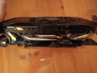 MSI GTX 1070 8GB Aero ITX Gamer con la sua scatola