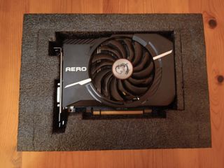 MSI GTX 1070 8GB Aero ITX Gamer con la sua scatola