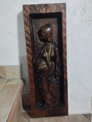 Dos cuadros decorativos de madera