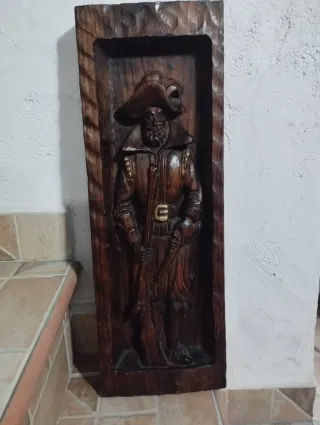 Dos cuadros decorativos de madera