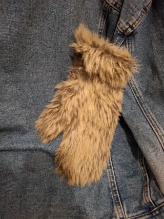 Guantes y gorro con pompón para chica.