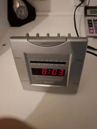 Radio despertador digital Sanyo