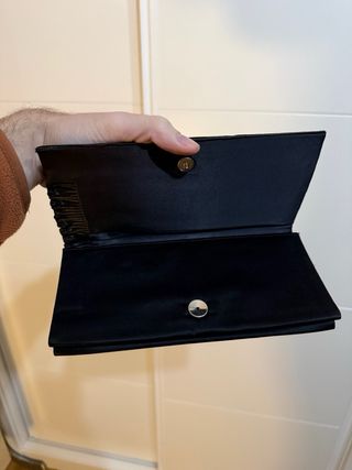 Cartera de fiesta negra con pedrería