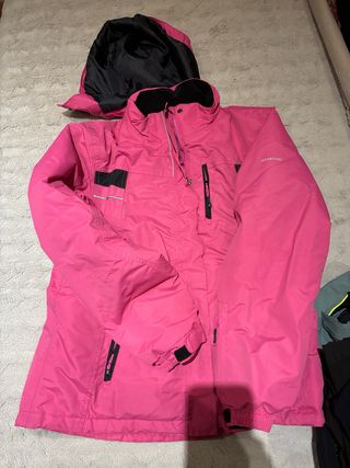 Ropa de esquí para mujer.