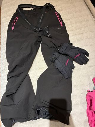 Ropa de esquí para mujer.