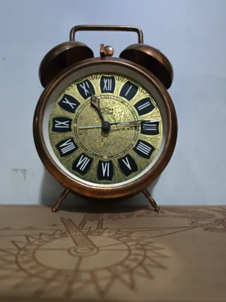 Reloj de mesa Mom antiguo
