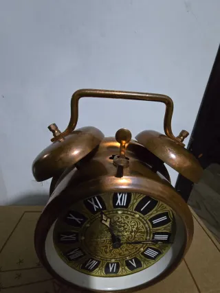 Reloj de mesa Mom antiguo