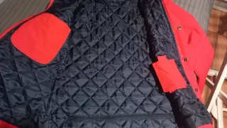 Chaqueta impermeable mujer roja