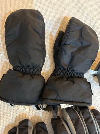 Guanti da sci e occhiali