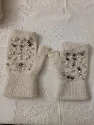 Bufanda y guantes pedrería plata y beige