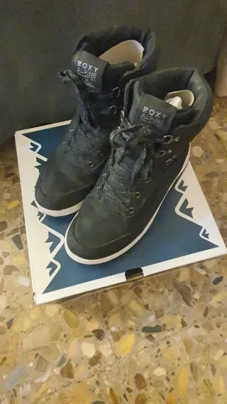 Botas Roxy Negras y Blancas