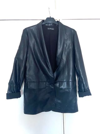 Giubbotto nero effetto pelle da donna