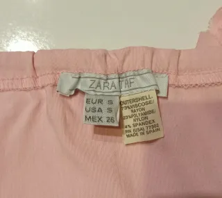 Top Zara rosa flor escote talla S