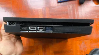 PS4 (PlayStation 4) Nera + 2 Controller + 7 Giochi